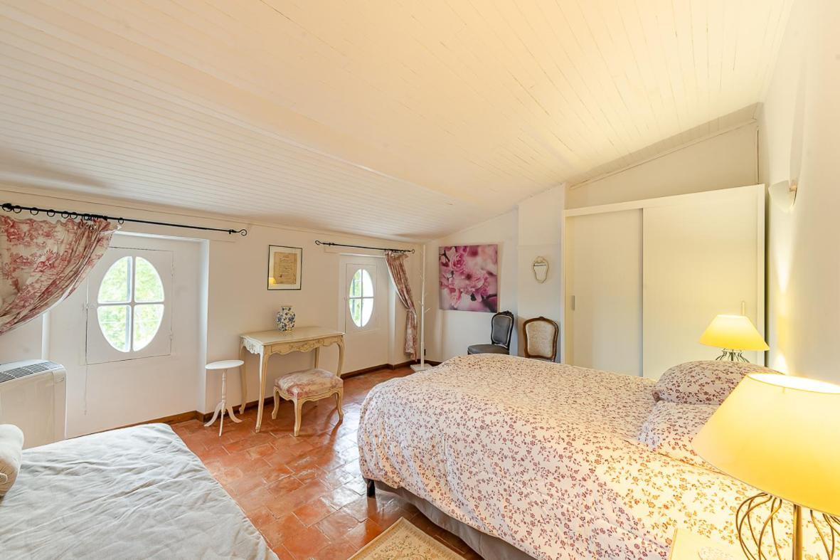 Maison De Maitre 230M² En Plein Coeur Du Village Camps-la-Source 外观 照片