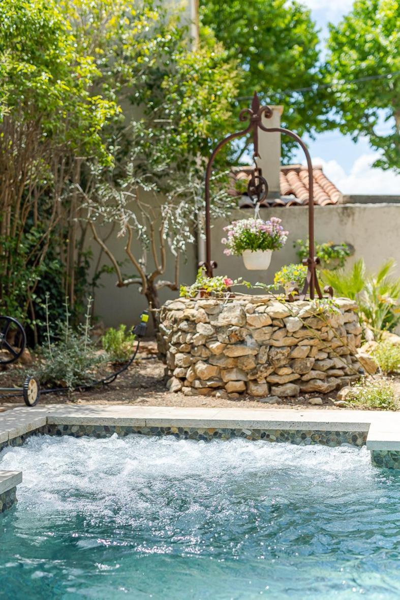 Maison De Maitre 230M² En Plein Coeur Du Village Camps-la-Source 外观 照片